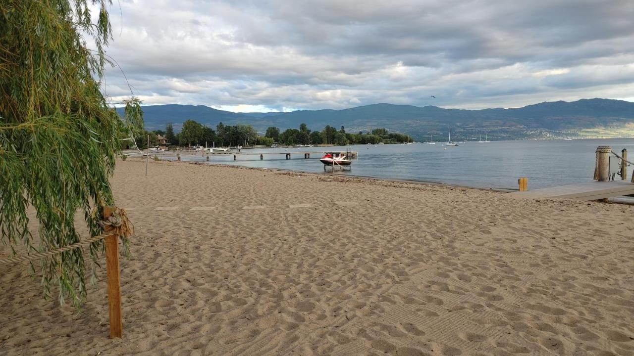 Beds By The Bridge Bed & Breakfast Kelowna Exterior foto