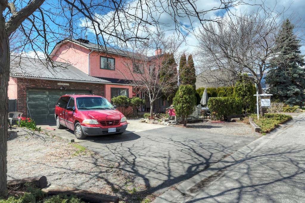 Beds By The Bridge Bed & Breakfast Kelowna Exterior foto